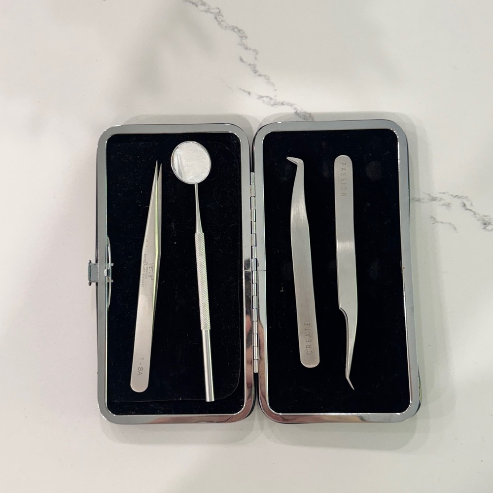 Lia Lash Tweezers